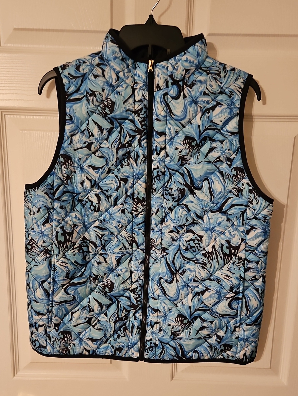 NWT Stella Parker Island Blue Floral Quilted Sleeveless Vest